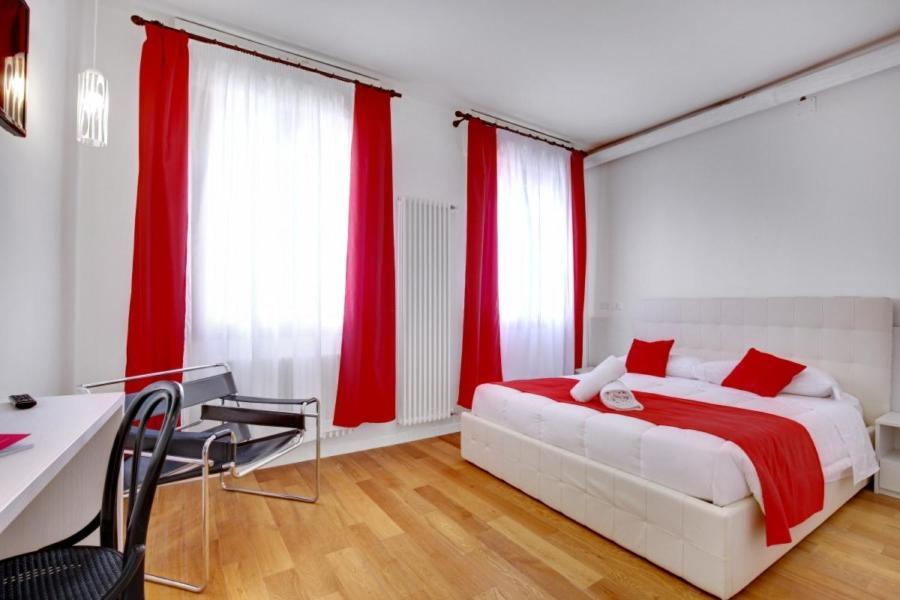 Fenix La Boheme Apartment Венеция Екстериор снимка