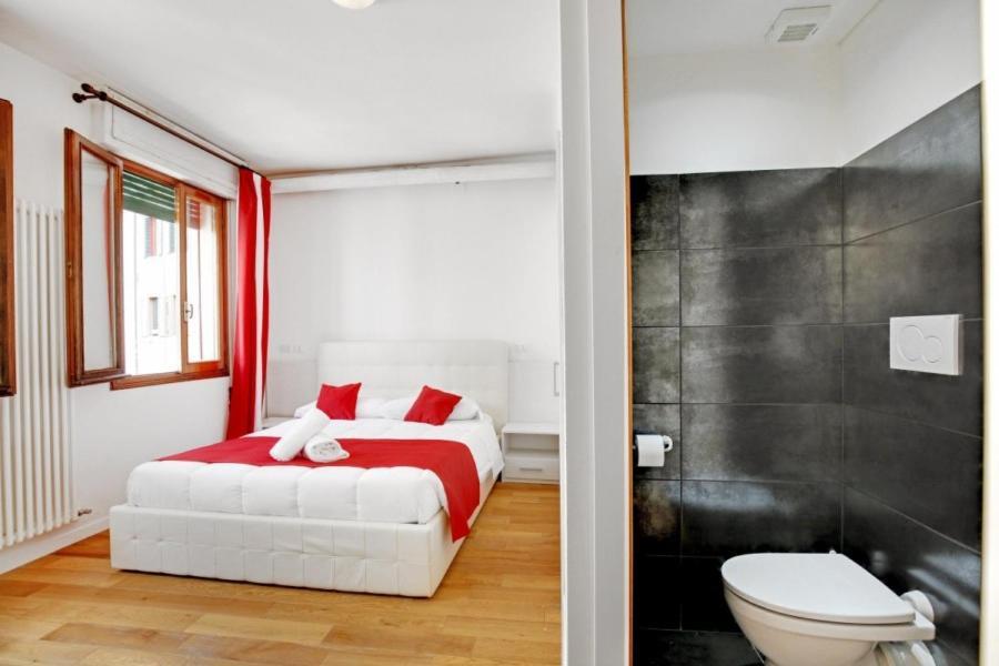 Fenix La Boheme Apartment Венеция Екстериор снимка